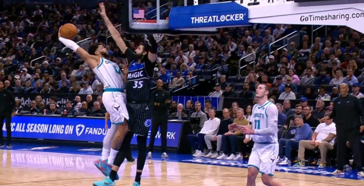 😤会挽雕弓如满月！小桥垫步起飞抡圆了战斧隔扣比塔泽！